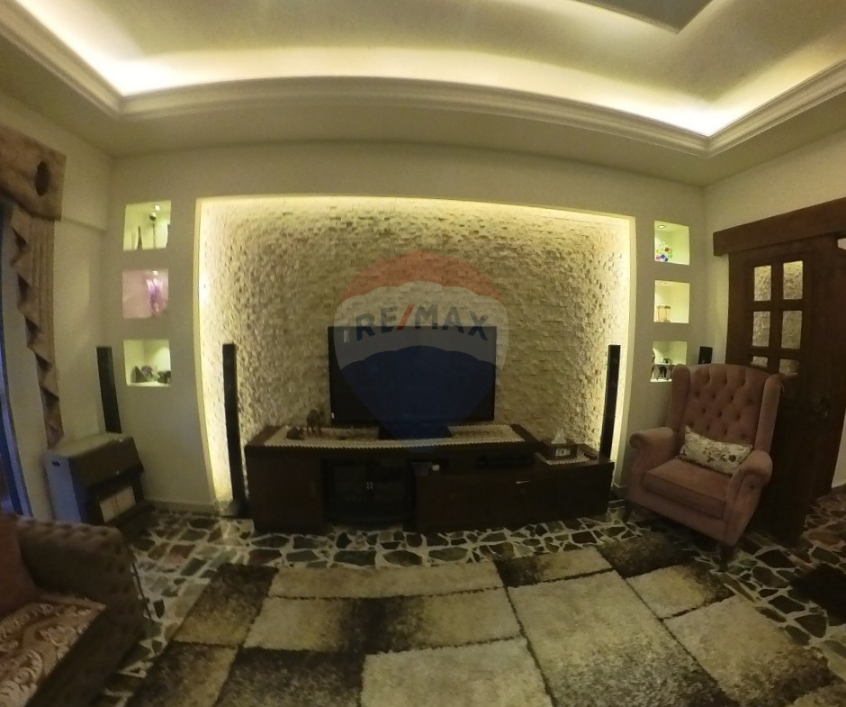 R9-3606 Apartment for Sale in Abou Samra – Tripoli, 200 m²شقة للبيع في أبو سمرا طرابلس – 200 م² — Photo 2 of 9