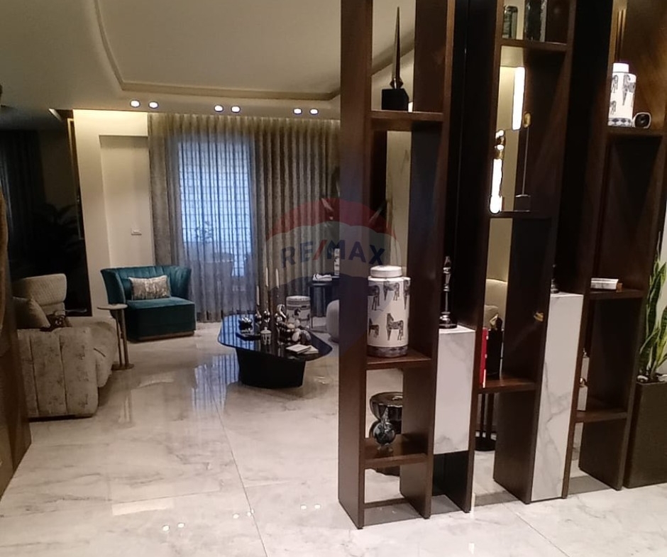 R9-3602 Luxury Apartment for Sale in Maarad – Tripoli, 315 m²شقة فاخرة للبيع في المعرض طرابلس – 315 م² — Photo 15 of 17