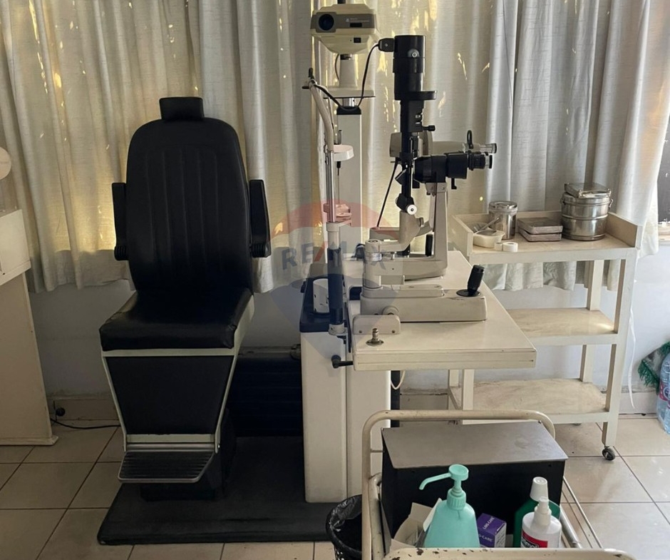 R9-3627 عيادة عيون للبيع في طرابلس – 70 م²، مجهّزة بالكامل — الصورة 21 من 22