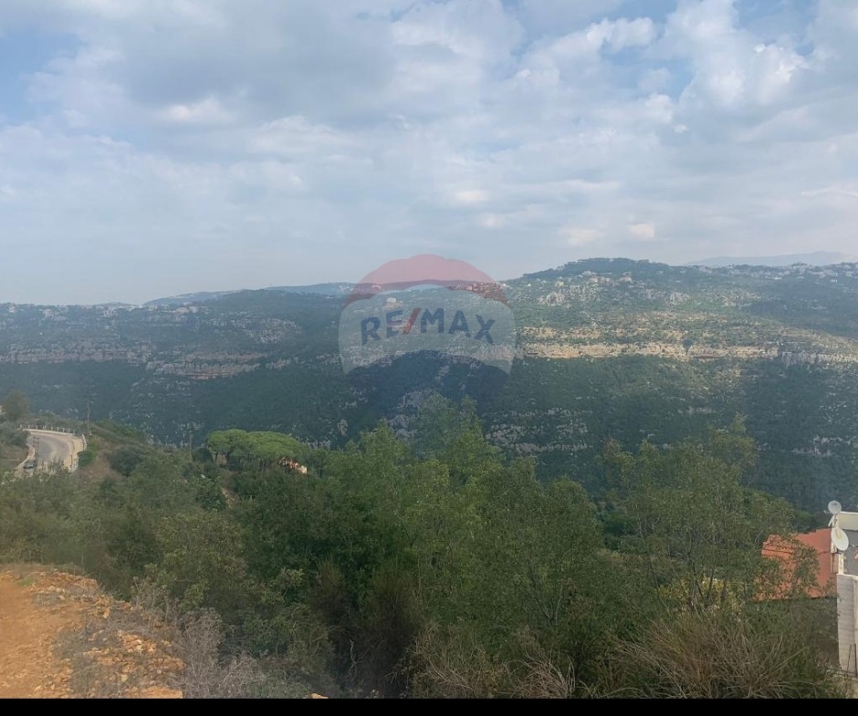 R9-3636 Land for Sale in Baabda – 1,100 m², Residential Zoning, 4 Floors أرض للبيع في بعبدا – 1,100 م²، تصنيف سكني، 4 طوابق — Photo 3 of 6