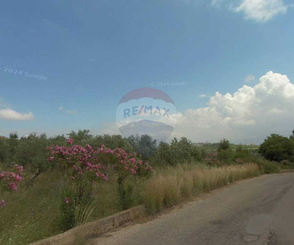 R9-3515 Land for Sale in Batroumine – Koura, 1899 m²أرض للبيع في بترومين الكورة – 1899 م² — Photo 4 of 4