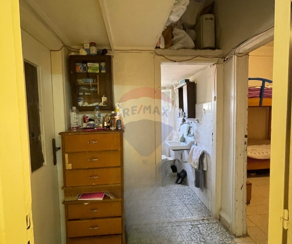 R9-3599 Apartment for Sale in Jemayzet Street – Tripoli, 120 m²شقة للبيع في شارع الجميزات طرابلس – 120 م² — Photo 5 of 8