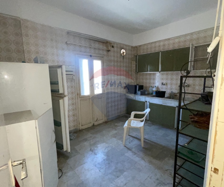 R9-3666 Apartment for Sale in Mina – Port Said Street, Tripoli, 220 m²شقة للبيع في الميناء شارع بورسعيد طرابلس – 220 م² — Photo 2 of 9