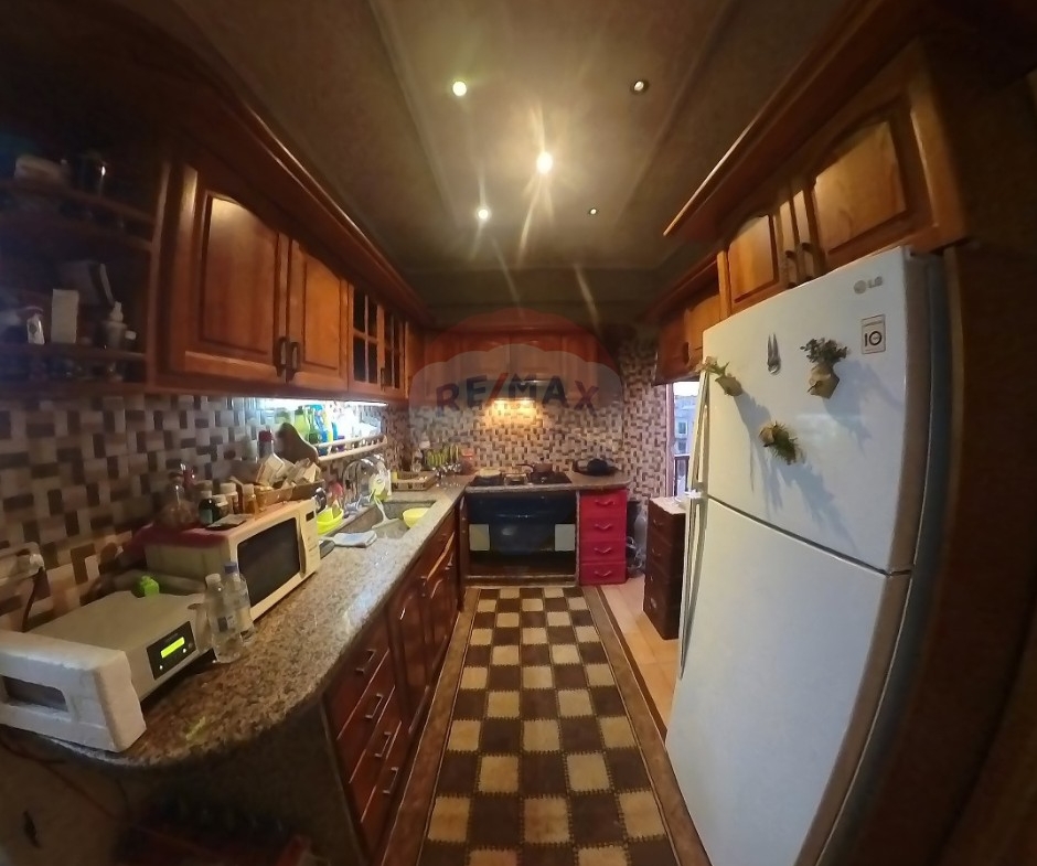 R9-3606 Apartment for Sale in Abou Samra – Tripoli, 200 m²شقة للبيع في أبو سمرا طرابلس – 200 م² — Photo 6 of 9