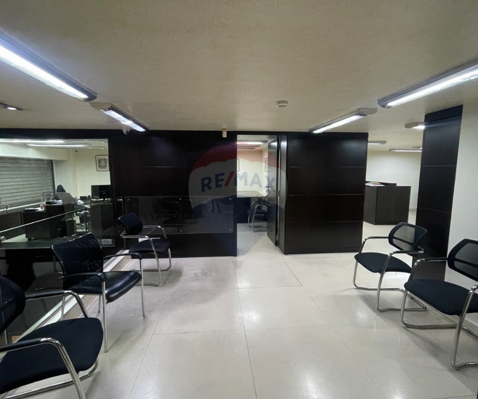 R9-3584 Showroom for Rent in Tripoli – Sahat El Nour, 400 m², Prime Locationصالة عرض للإيجار في طرابلس – ساحة النور، 400 م²، موقع مميز — Photo 7 of 22