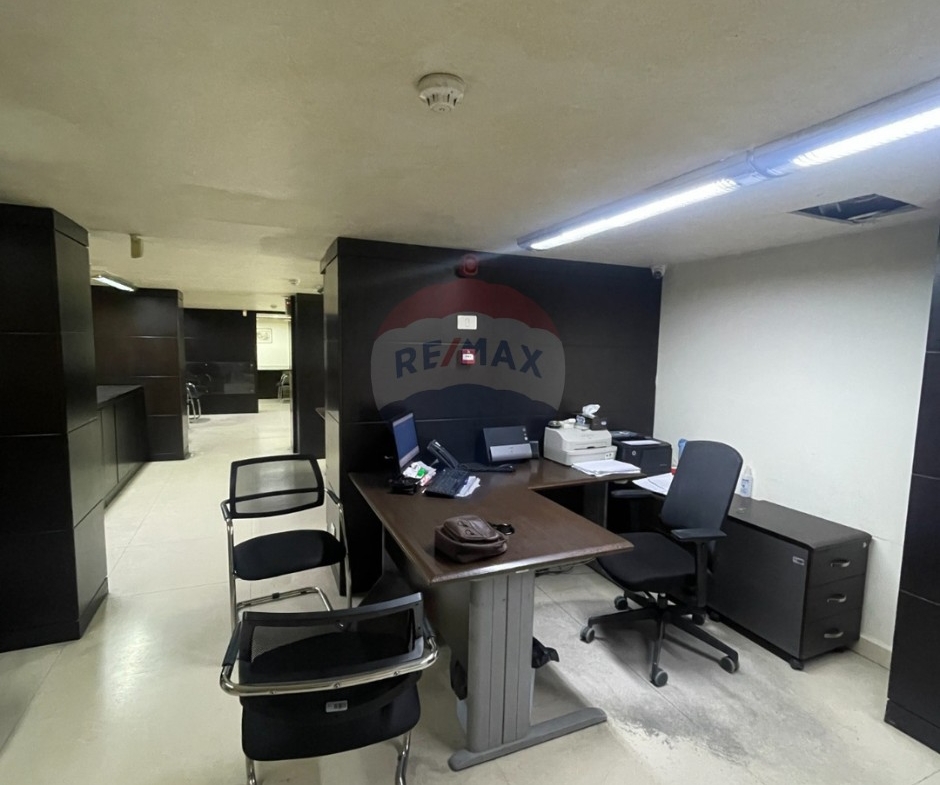R9-3584 Showroom for Rent in Tripoli – Sahat El Nour, 400 m², Prime Locationصالة عرض للإيجار في طرابلس – ساحة النور، 400 م²، موقع مميز — Photo 8 of 22