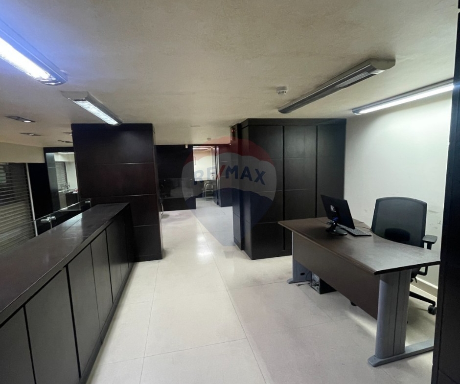R9-3584 Showroom for Rent in Tripoli – Sahat El Nour, 400 m², Prime Locationصالة عرض للإيجار في طرابلس – ساحة النور، 400 م²، موقع مميز — Photo 9 of 22