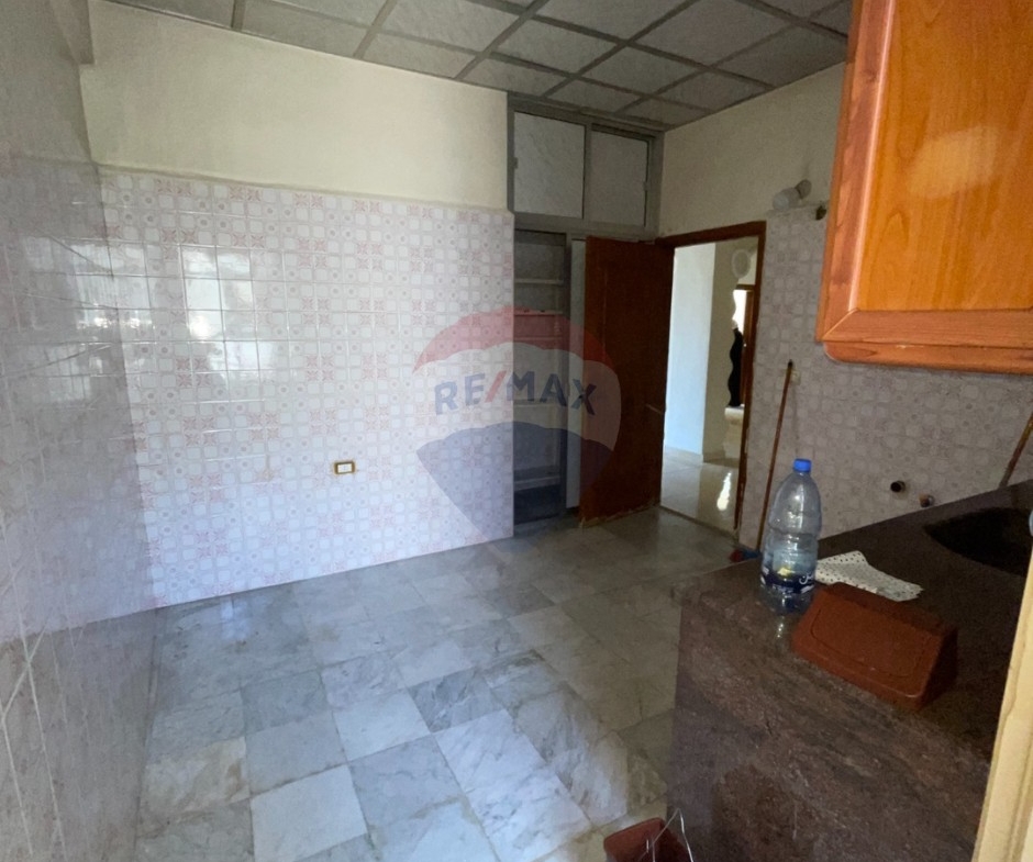 R9-3664 Apartment for Rent in Abou Samra – Hawooz Street, Tripoli, 170 m²شقة للإيجار في أبو سمرا شارع الحاووز طرابلس – 170 م² — Photo 9 of 12