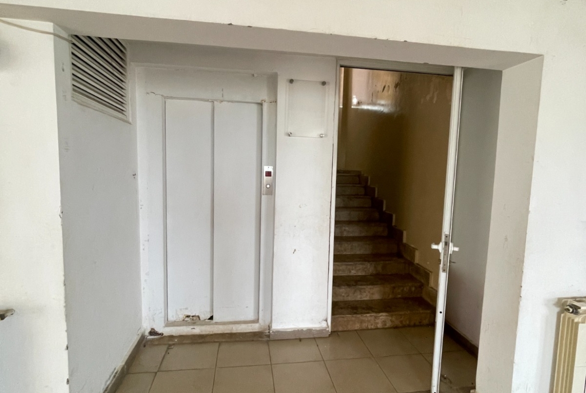 R9-3593 مبنى للإيجار في بتوراتيج الكورة – 900 م²، 3 طوابق — الصورة 3 من 50