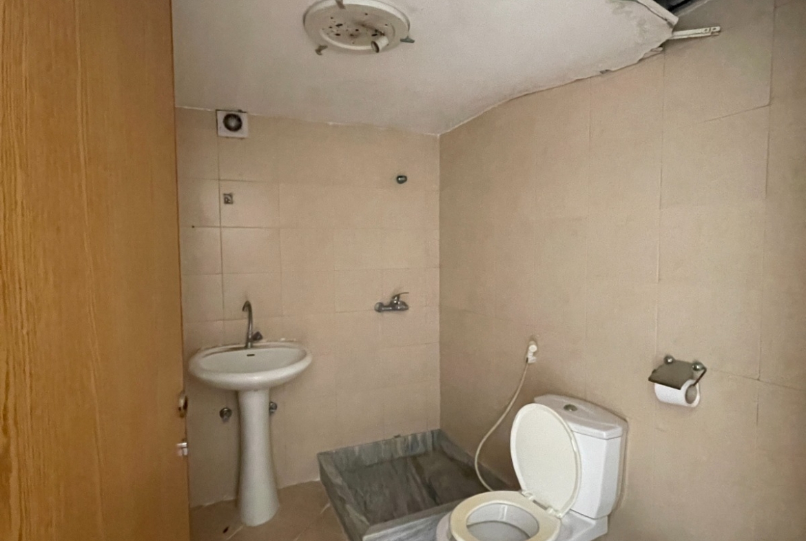 R9-3593 مبنى للإيجار في بتوراتيج الكورة – 900 م²، 3 طوابق — الصورة 24 من 50