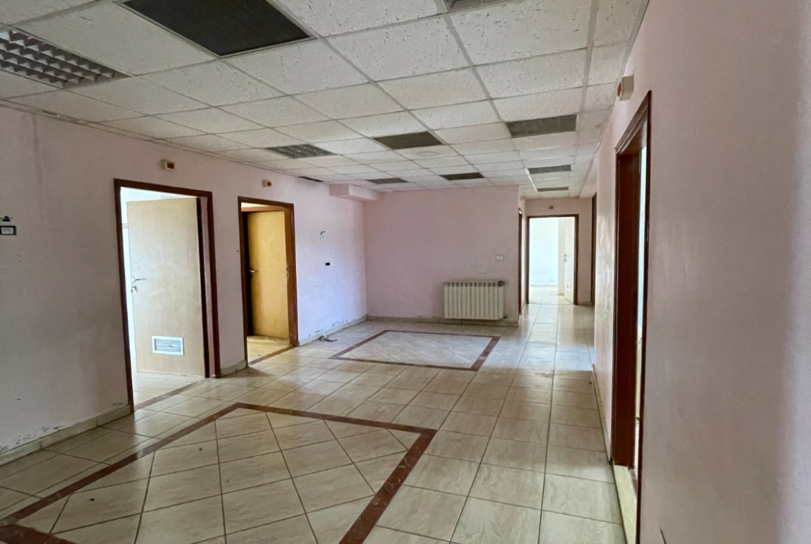R9-3593 مبنى للإيجار في بتوراتيج الكورة – 900 م²، 3 طوابق — الصورة 38 من 50