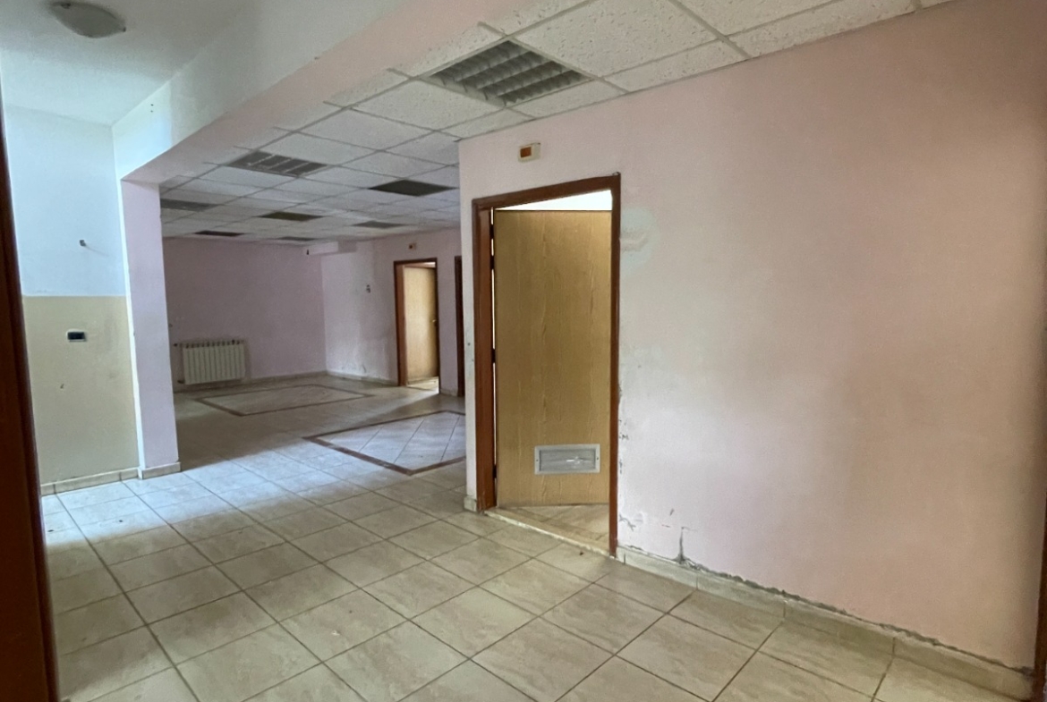 R9-3593 مبنى للإيجار في بتوراتيج الكورة – 900 م²، 3 طوابق — الصورة 21 من 50