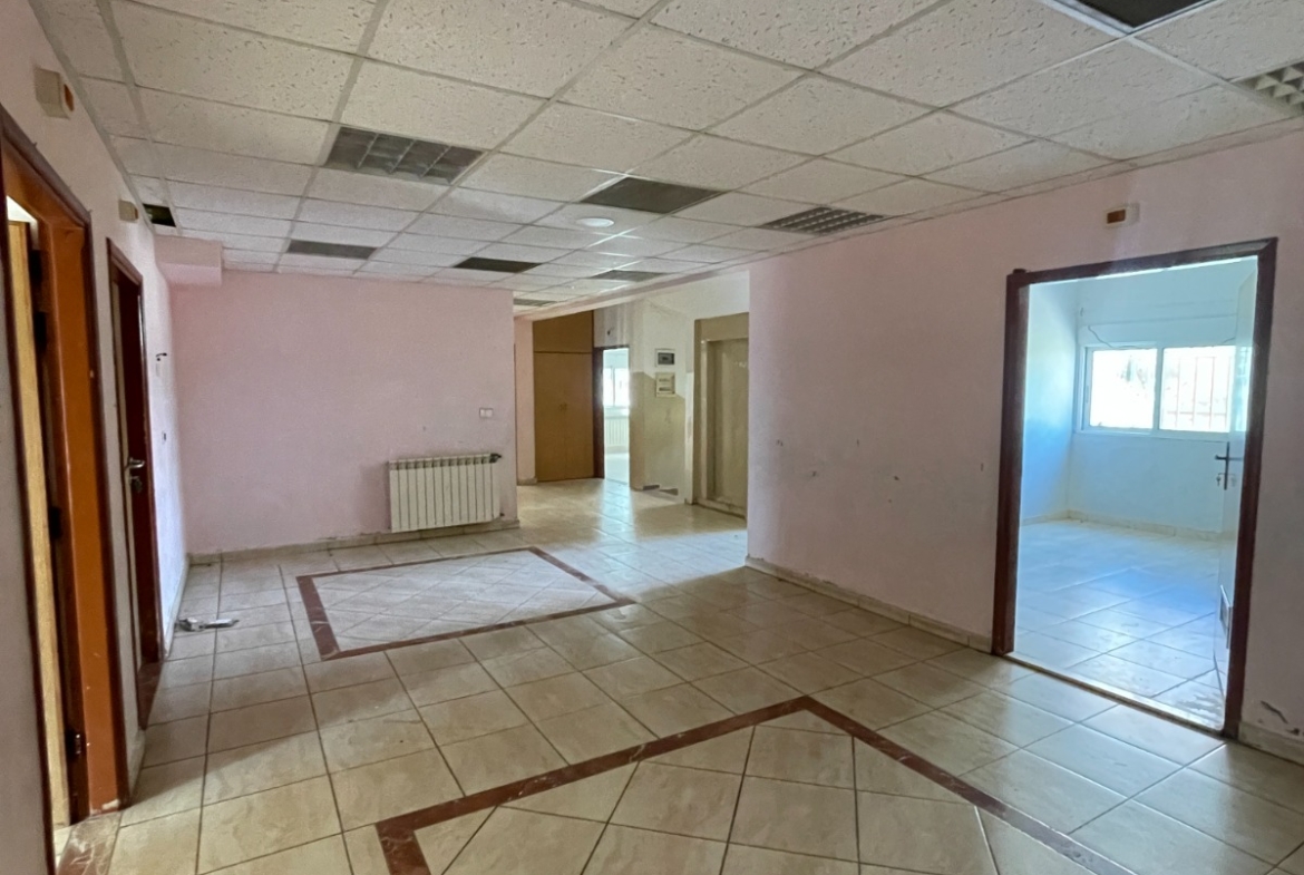 R9-3593 مبنى للإيجار في بتوراتيج الكورة – 900 م²، 3 طوابق — الصورة 23 من 50