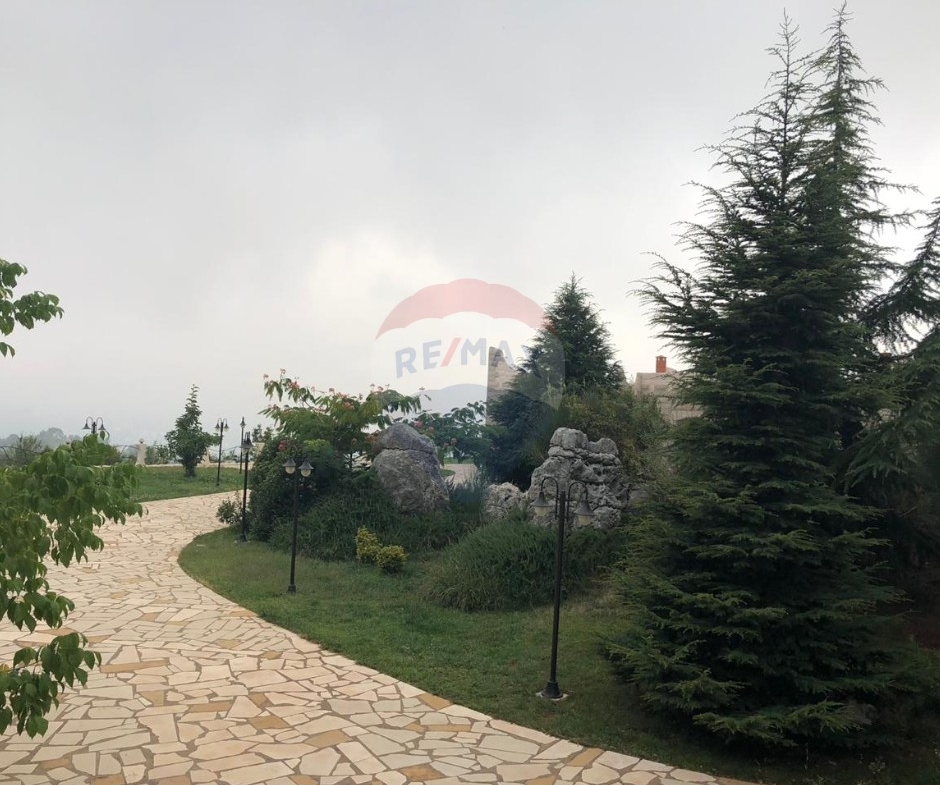 R9-3700 Villa for Sale in Jouniyeh – Aajaltoun, 350 m², Land 2300 m² فيلا للبيع في جونية عجلتون – 350 م²، أرض 2300 م² — Photo 10 of 24