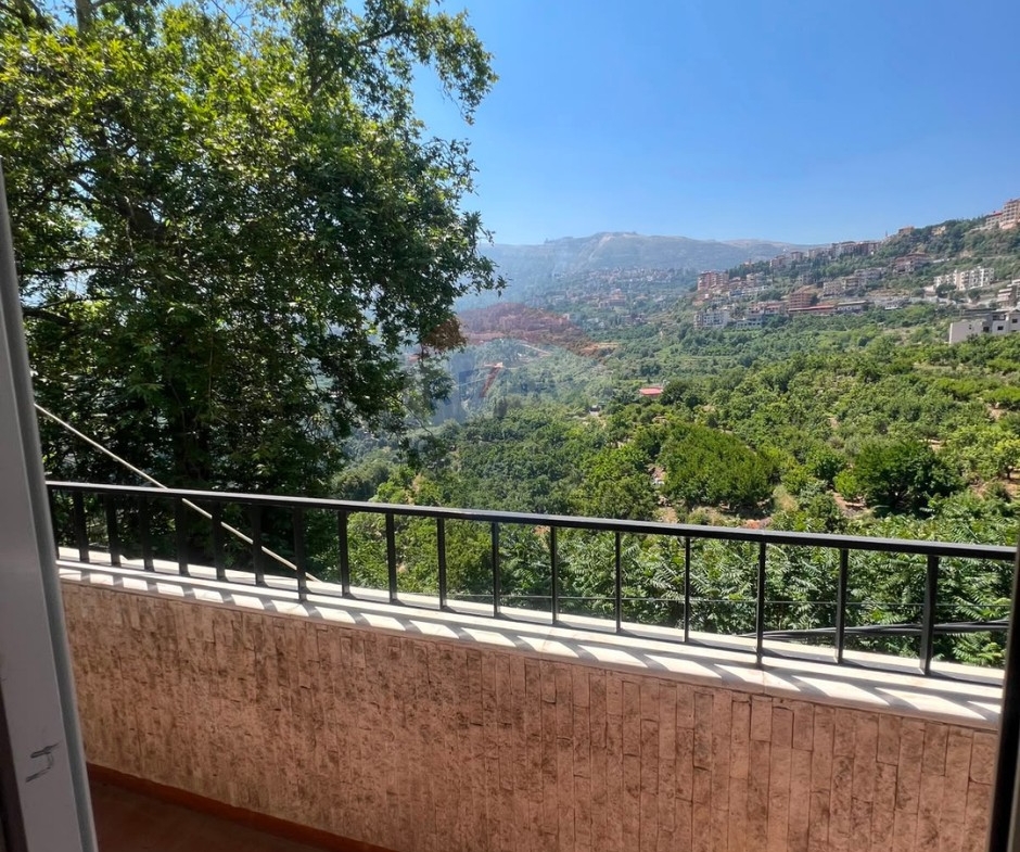 R9-3734 Countryside House with 3 Shops for Sale in Asoun – Danniyeh, 1250 m² Property بيت ريفي + 3 محلات للبيع في عاصون الضنية – 1250 م² — Photo 4 of 24
