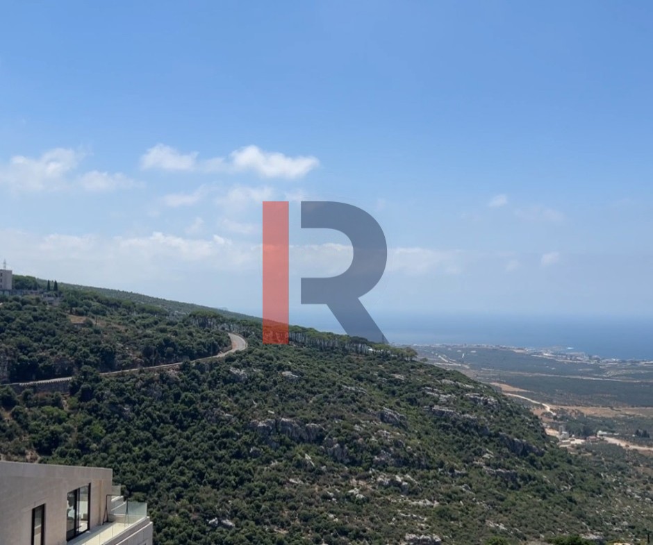 R9-3781فيلا للبيع في دده الكورة – مساحة بناء 1,600 م²، أرض 1,000 م²، إطلالة بانورامية بحرية وجبلية — الصورة 11 من 13
