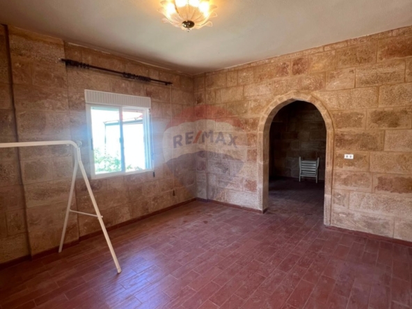 R9-3734 Countryside House with 3 Shops for Sale in Asoun – Danniyeh, 1250 m² Property بيت ريفي + 3 محلات للبيع في عاصون الضنية – 1250 م² — Photo 3 of 24