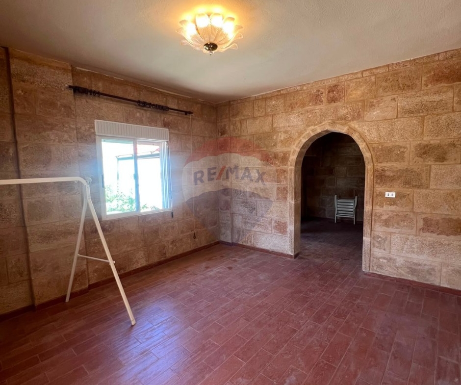 R9-3734 Countryside House with 3 Shops for Sale in Asoun – Danniyeh, 1250 m² Property بيت ريفي + 3 محلات للبيع في عاصون الضنية – 1250 م² — Photo 3 of 24