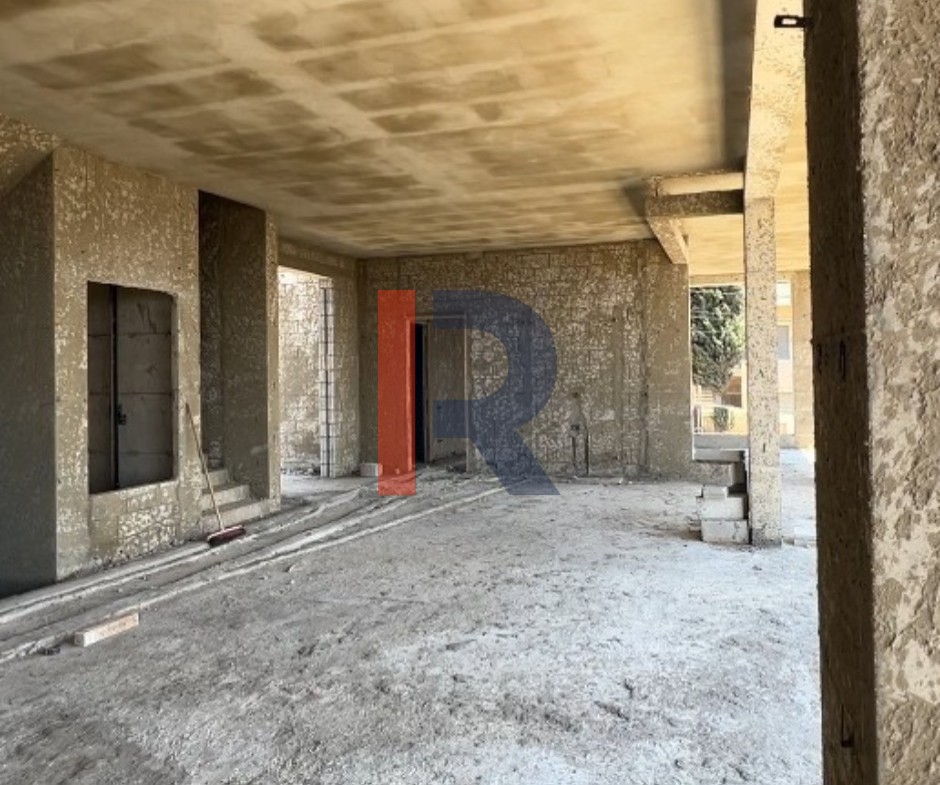R9-3781فيلا للبيع في دده الكورة – مساحة بناء 1,600 م²، أرض 1,000 م²، إطلالة بانورامية بحرية وجبلية — الصورة 12 من 13