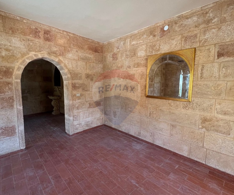 R9-3734 Countryside House with 3 Shops for Sale in Asoun – Danniyeh, 1250 m² Property بيت ريفي + 3 محلات للبيع في عاصون الضنية – 1250 م² — Photo 23 of 24