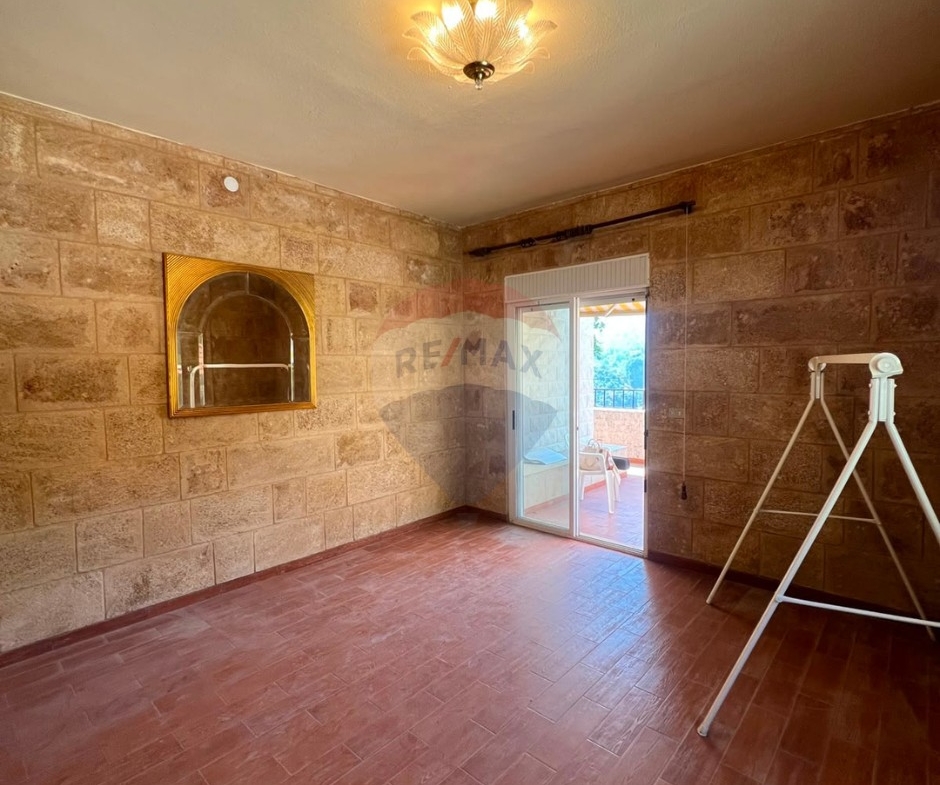 R9-3734 Countryside House with 3 Shops for Sale in Asoun – Danniyeh, 1250 m² Property بيت ريفي + 3 محلات للبيع في عاصون الضنية – 1250 م² — Photo 22 of 24