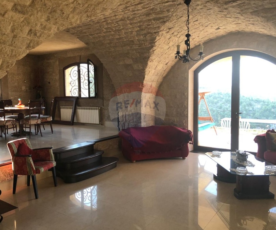 R9-3700 Villa for Sale in Jouniyeh – Aajaltoun, 350 m², Land 2300 m² فيلا للبيع في جونية عجلتون – 350 م²، أرض 2300 م² — Photo 17 of 24