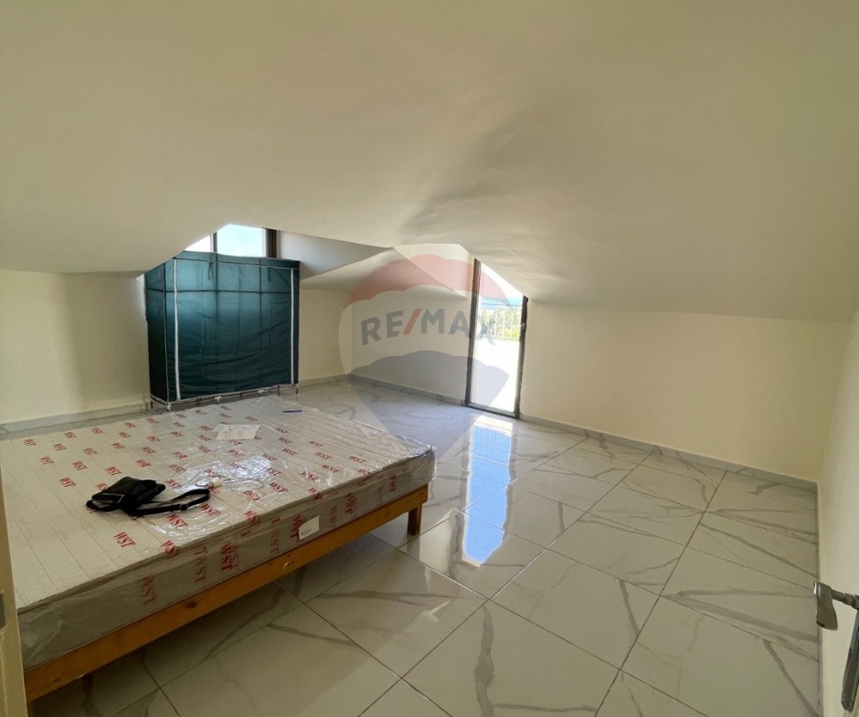 R9-3792 جملون للبيع في راسمسقا الكورة – 150 م²، إطلالة بانورامية — الصورة 13 من 16