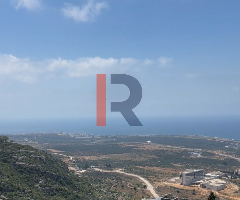 R9-3781فيلا للبيع في دده الكورة – مساحة بناء 1,600 م²، أرض 1,000 م²، إطلالة بانورامية بحرية وجبلية — الصورة 2 من 13
