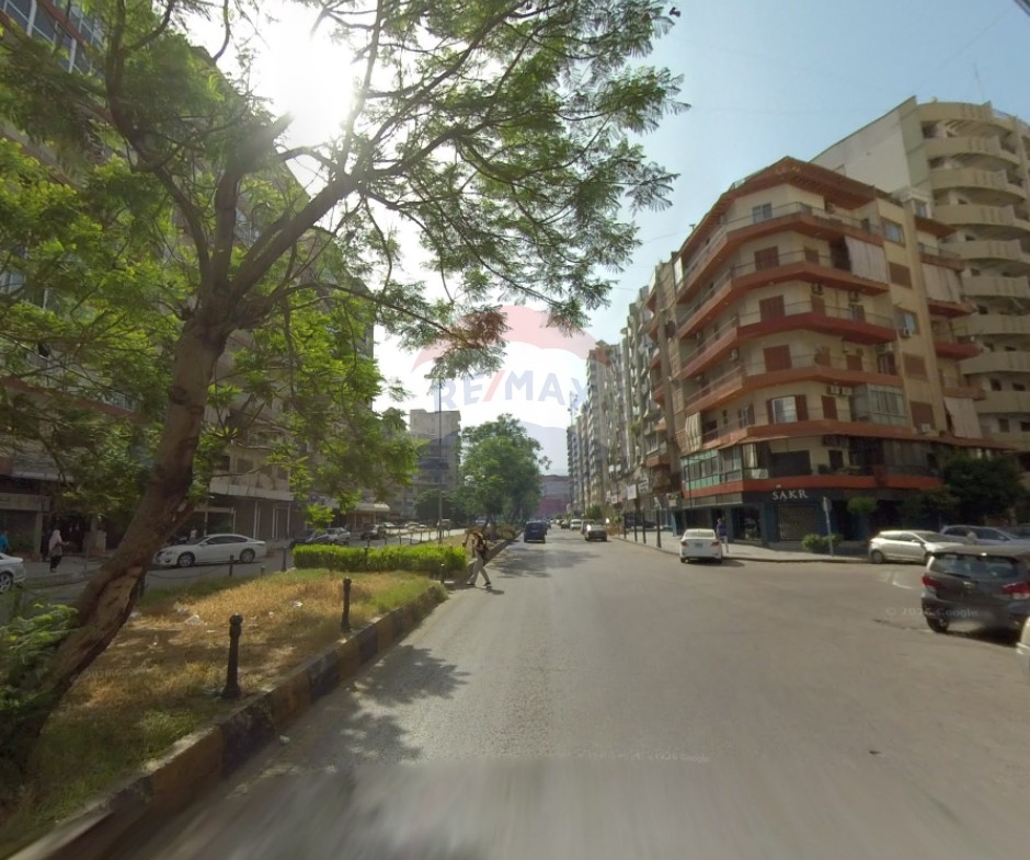 R9-3692 Showroom for Sale in Maarad Road – Tripoli, 160 m², 5 Facadesصالة عرض للبيع في شارع المعرض طرابلس – 160 م²، 5 واجهات — Photo 2 of 3