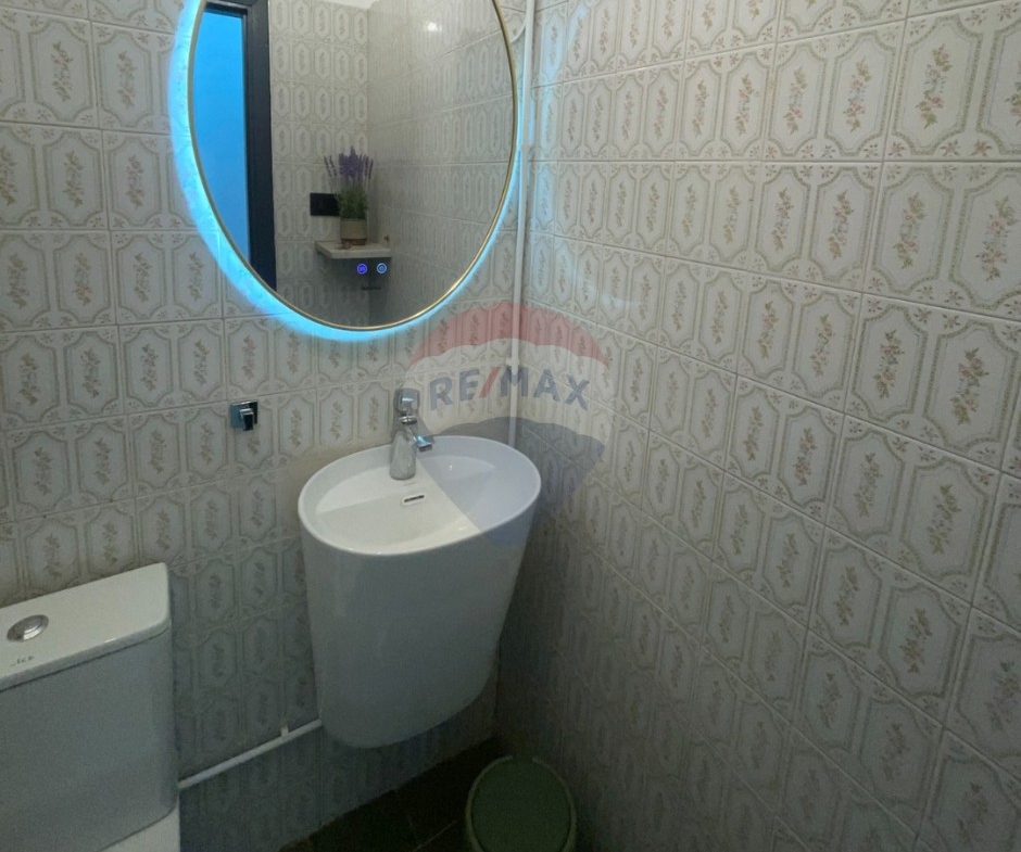 R9-3680 Office for Rent in Mina – Tripoli, Furnished, Renovatedمكتب للإيجار في الميناء طرابلس – مفروش ومجدّد — Photo 7 of 11