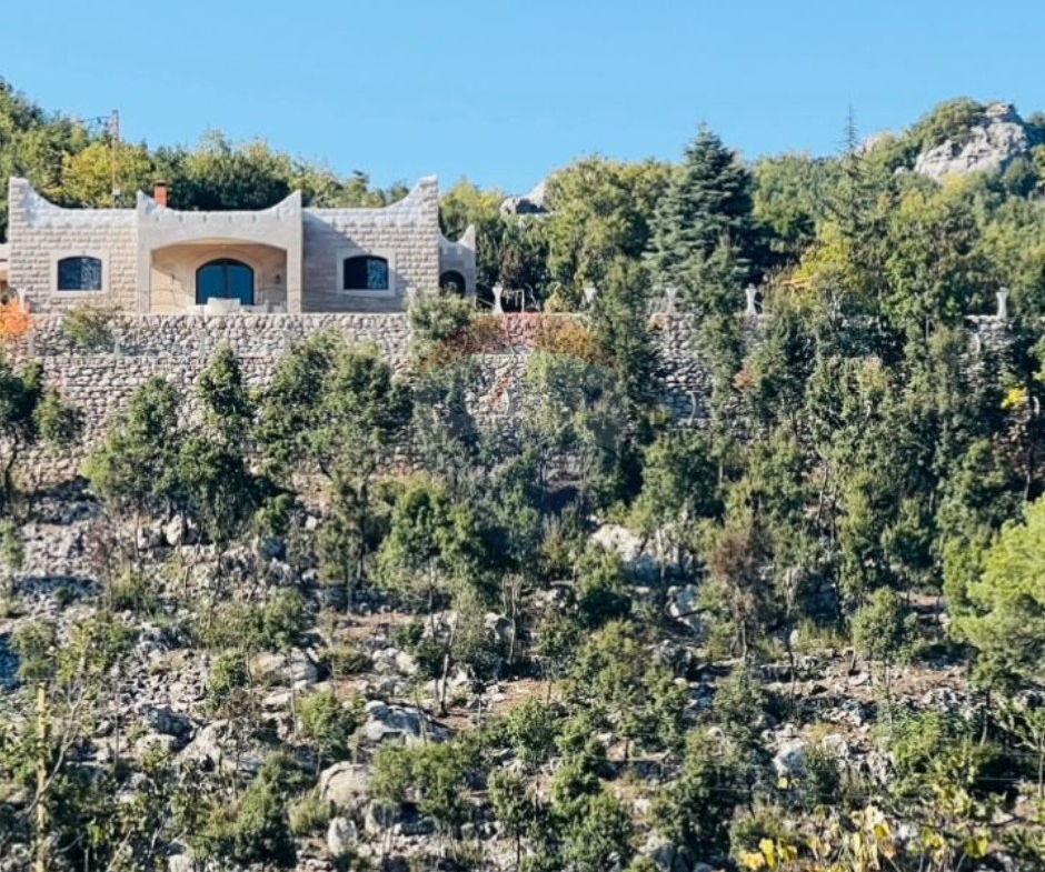 R9-3700 Villa for Sale in Jouniyeh – Aajaltoun, 350 m², Land 2300 m² فيلا للبيع في جونية عجلتون – 350 م²، أرض 2300 م² — Photo 2 of 24