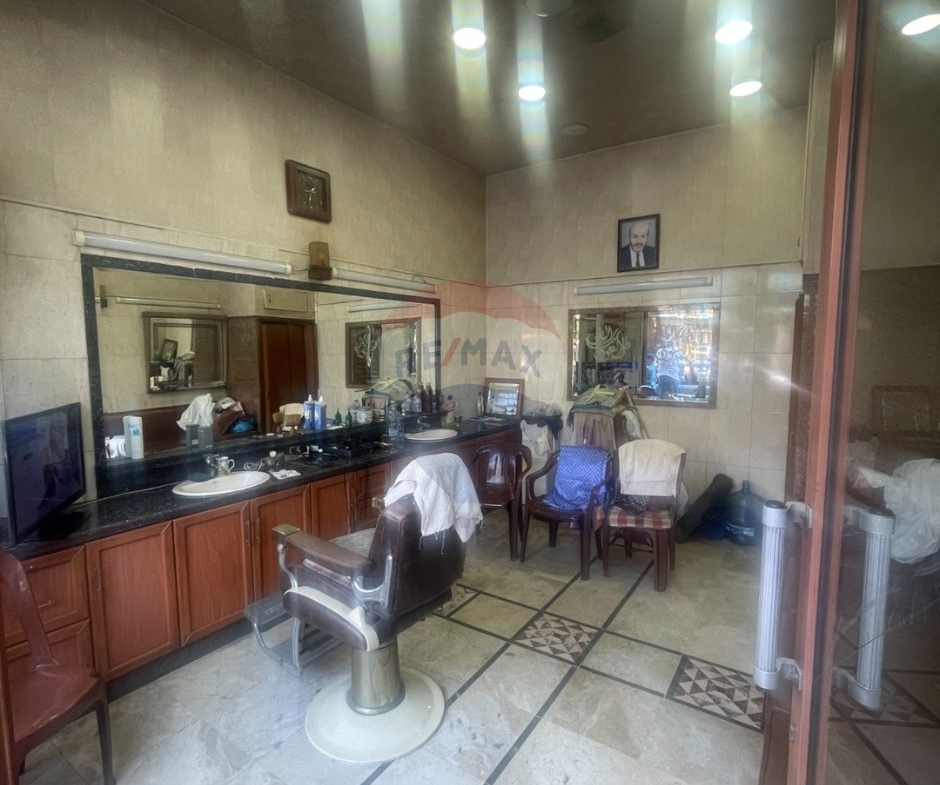 R9-3740 Shop for Sale in Abou Samra – Talaat al-Rifaeih, 20 m², Main Roadمحل للبيع في أبو سمرا طلعة الرفاعي قرب سوق الخضرة – 20 م² — Photo 2 of 4