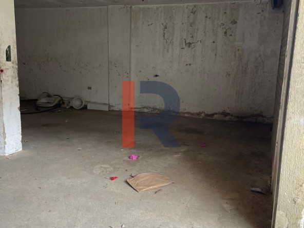 R9-3758 مستودع للبيع في زغرتا الخالدية – 255 م²، 4 واجهات — الصورة 2 من 5