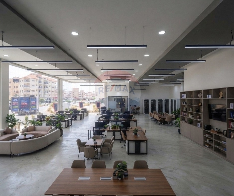 R9-3766 Prime Commercial Space for Rent – Dahr Al Ain, Koura (1,200 m², Mall Location) مساحة تجارية مميزة للإيجار – ضهر العين، الكورة (1,200 م² داخل مول) — Photo 2 of 2