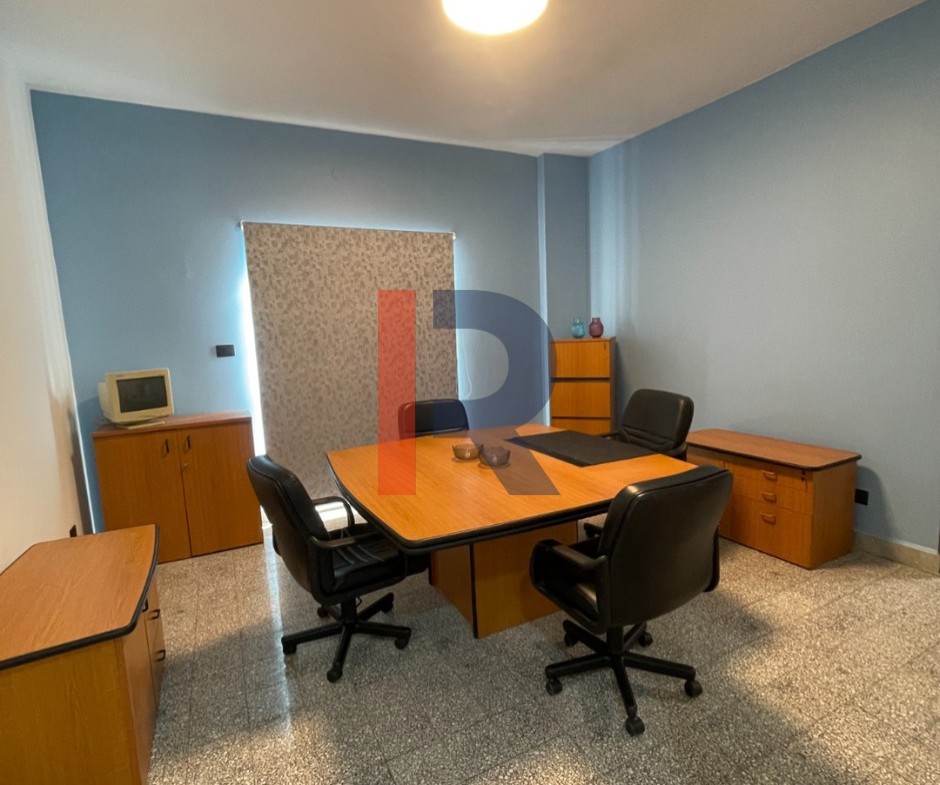R9-3680 Office for Rent in Mina – Tripoli, Furnished, Renovatedمكتب للإيجار في الميناء طرابلس – مفروش ومجدّد — Photo 3 of 11