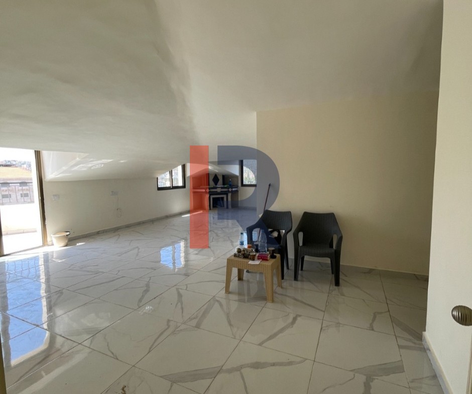 R9-3792 جملون للبيع في راسمسقا الكورة – 150 م²، إطلالة بانورامية — الصورة 3 من 16