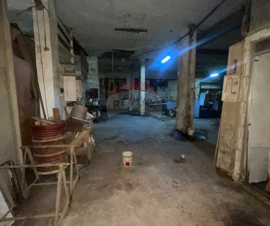 R9-3690 Warehouse for Sale in Metran – Tripoli, 700 m² مستودع للبيع في المطران طرابلس – 700 م² — Photo 3 of 12