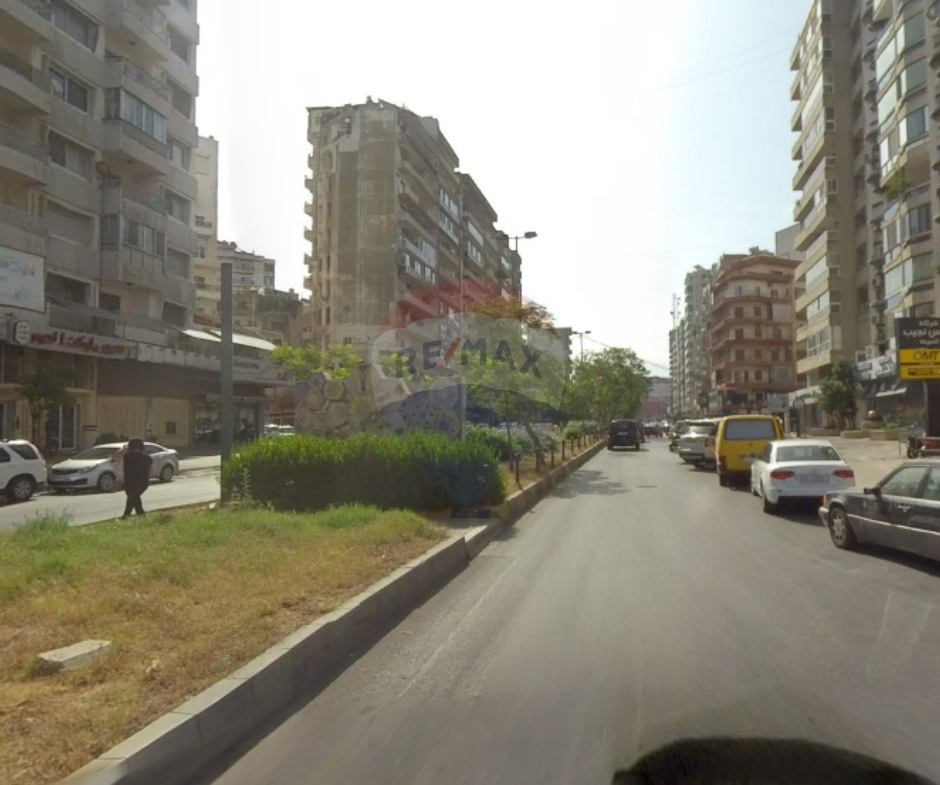 R9-3692 Showroom for Sale in Maarad Road – Tripoli, 160 m², 5 Facadesصالة عرض للبيع في شارع المعرض طرابلس – 160 م²، 5 واجهات — Photo 3 of 3