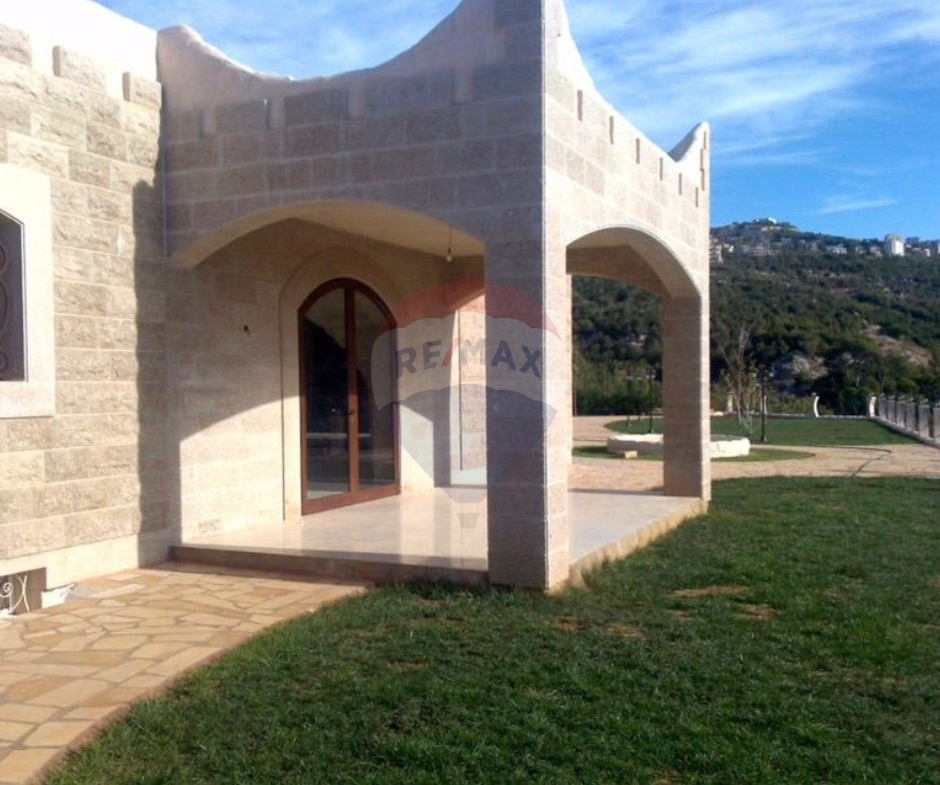 R9-3700 Villa for Sale in Jouniyeh – Aajaltoun, 350 m², Land 2300 m² فيلا للبيع في جونية عجلتون – 350 م²، أرض 2300 م² — Photo 3 of 24