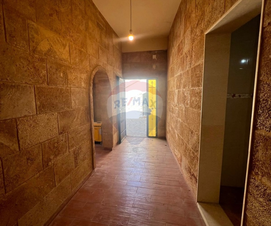 R9-3734 Countryside House with 3 Shops for Sale in Asoun – Danniyeh, 1250 m² Property بيت ريفي + 3 محلات للبيع في عاصون الضنية – 1250 م² — Photo 15 of 24
