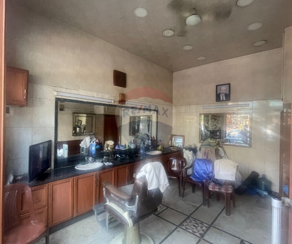 R9-3740 Shop for Sale in Abou Samra – Talaat al-Rifaeih, 20 m², Main Roadمحل للبيع في أبو سمرا طلعة الرفاعي قرب سوق الخضرة – 20 م² — Photo 3 of 4
