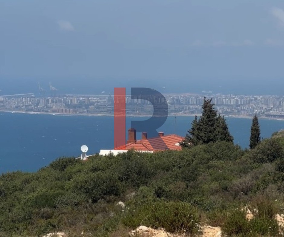 R9-3781فيلا للبيع في دده الكورة – مساحة بناء 1,600 م²، أرض 1,000 م²، إطلالة بانورامية بحرية وجبلية — الصورة 3 من 13