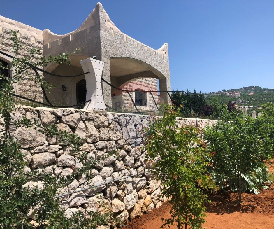 R9-3700 Villa for Sale in Jouniyeh – Aajaltoun, 350 m², Land 2300 m² فيلا للبيع في جونية عجلتون – 350 م²، أرض 2300 م² — Photo 4 of 24