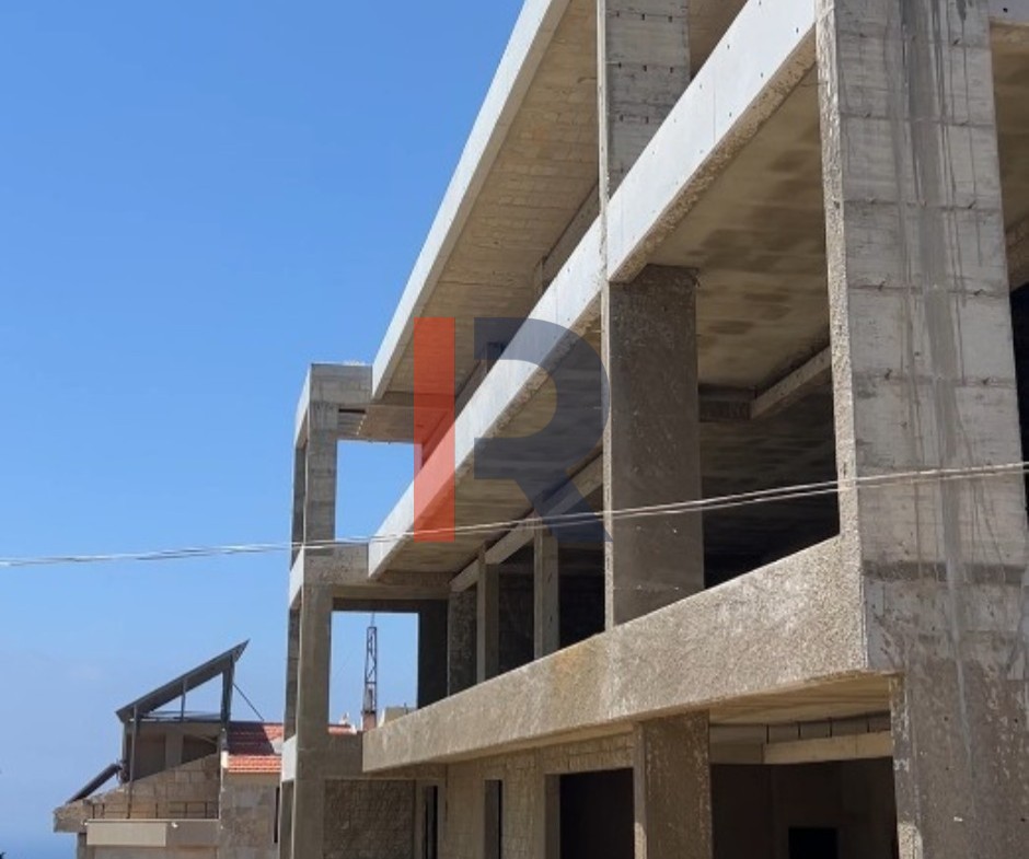 R9-3781فيلا للبيع في دده الكورة – مساحة بناء 1,600 م²، أرض 1,000 م²، إطلالة بانورامية بحرية وجبلية — الصورة 5 من 13