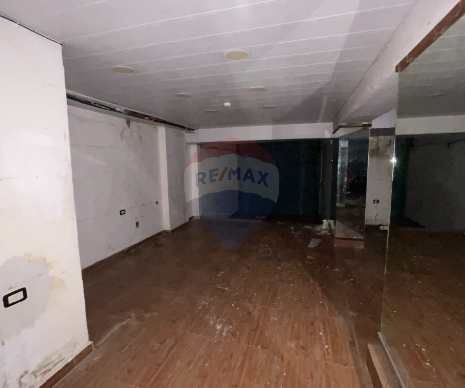 R9-3785 محل مع مستودع للبيع في شارع الثقافة طرابلس – 300 م² — الصورة 5 من 14