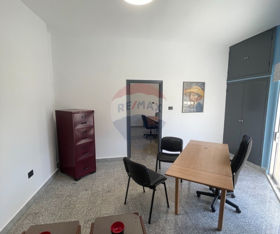R9-3680 Office for Rent in Mina – Tripoli, Furnished, Renovatedمكتب للإيجار في الميناء طرابلس – مفروش ومجدّد — Photo 11 of 11