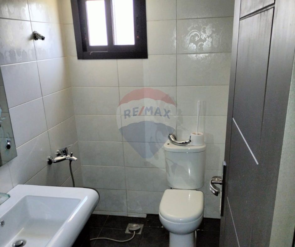 R9-3708 Land with Building for Sale in Hadath El Jebbeh – Bcharre, 3 Floorsأرض مع بناء للبيع في حدث الجبة بشري – 3 طوابق — Photo 6 of 7