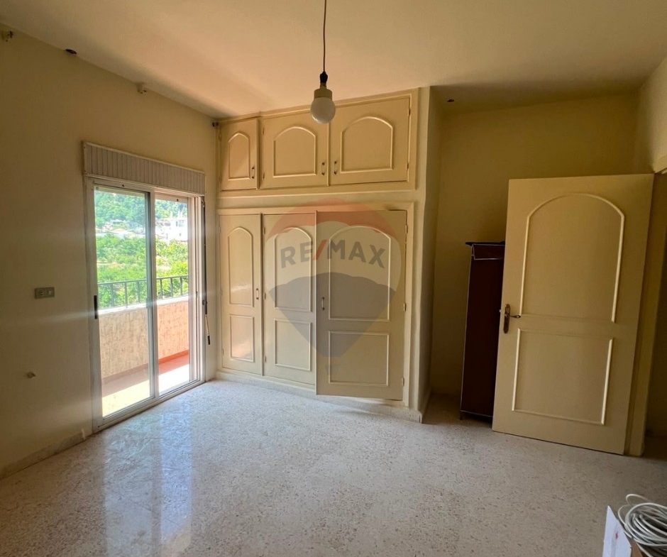 R9-3734 Countryside House with 3 Shops for Sale in Asoun – Danniyeh, 1250 m² Property بيت ريفي + 3 محلات للبيع في عاصون الضنية – 1250 م² — Photo 18 of 24