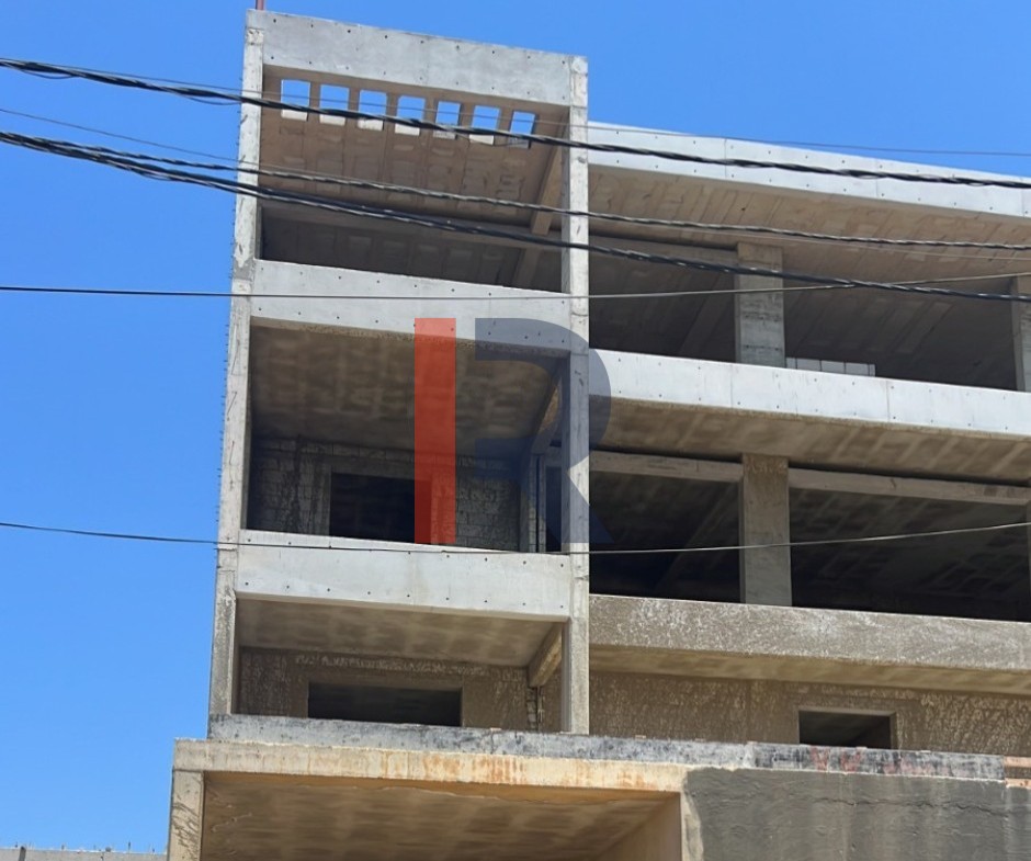 R9-3781فيلا للبيع في دده الكورة – مساحة بناء 1,600 م²، أرض 1,000 م²، إطلالة بانورامية بحرية وجبلية — الصورة 6 من 13