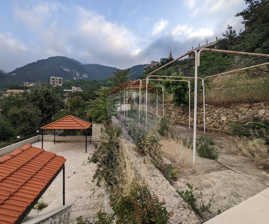 R9-3734 Countryside House with 3 Shops for Sale in Asoun – Danniyeh, 1250 m² Property بيت ريفي + 3 محلات للبيع في عاصون الضنية – 1250 م² — Photo 8 of 24